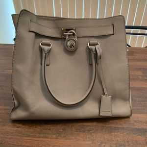 Michael Korda Hamilton Tote Pearl Grey